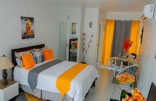 Los Maestros Apartment | Royal Terrace Princess II
