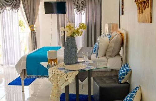 Los Maestros Apartment | ROYAL TERRACE KING IV