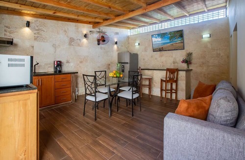 El Batey House | Room-central 1bd and Bth With Common Pic