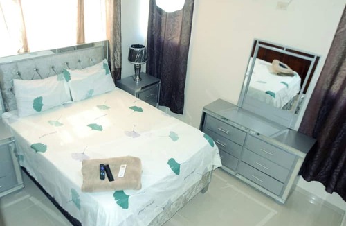 San Francisco de Macoris Condo | Condo 3 Bd Apt, Internet,2 Parqueo,lavadora,ac