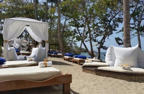 Los Maestros Apartment | SunSplashed Fun In A Tropical Island Beach Resort