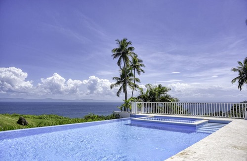 Punta Balandra Apartment | Breathtaking View Condo w/Balcony + Beach + Pool + Parking & Wi-Fi