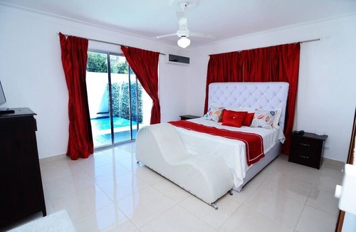 Santiago de los Caballeros Villa | Modern House Pool AC WiFi
