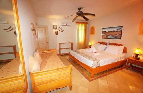 La Ceiba House | Beautiful villa surrounded by tropical gardens by breathtaking Playa Bonita