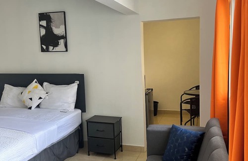 El Batey Hotel | HILLMON'S HOTEL BAR & LOUNGE