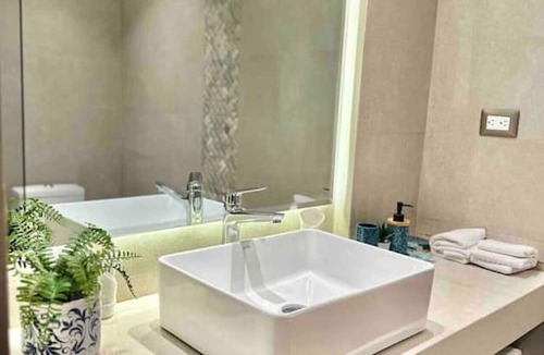 Samana Apartment | Upscale 2 Bdrm 2 Bath Penthouse with Spectacular Bay View, King Beds, Pool, Gym...