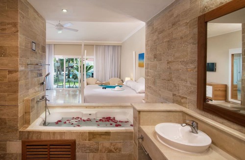 Los Brazos Resort | Oceanside Studio at an All-Inclusive Resort