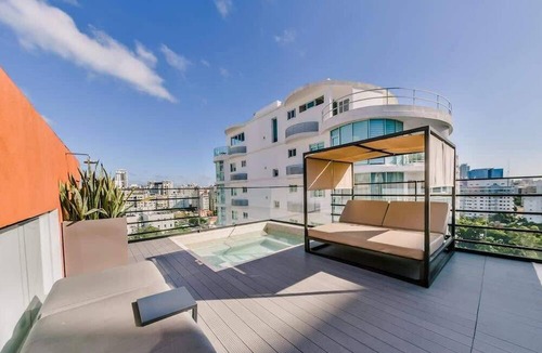 Downtown Santo Domingo Apartment | Santo Domingo Apartment with Pool, Gym & Free Parking