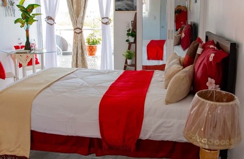 Los Maestros Condo | Royal Terrace Queen I
