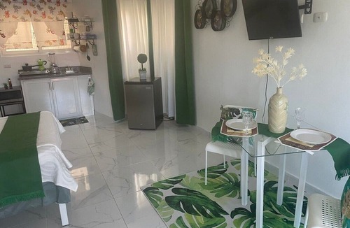 Los Maestros Condo | Royal Terrace Queen I