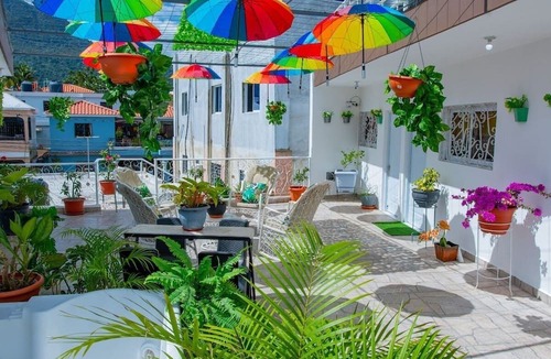 Los Maestros House | Royal Terrace I (Queen)