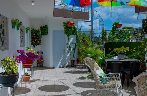 Los Maestros House | Royal Terrace I (Queen)