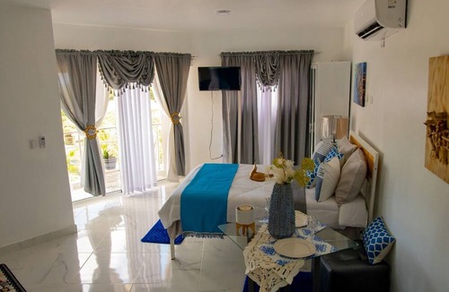 Los Maestros Apartment | Royal Terrace PRINCE III