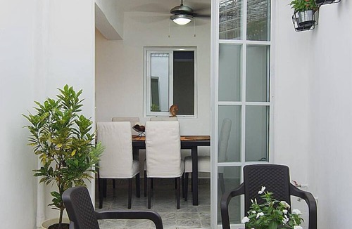 San Anton House | Lovely 3BR House at a Colonial Zone Park