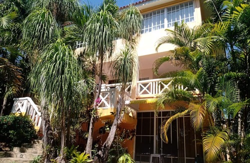 Costambar Apartment | Studio AC In A Tropical Garden, 2 minutes walk to the beach