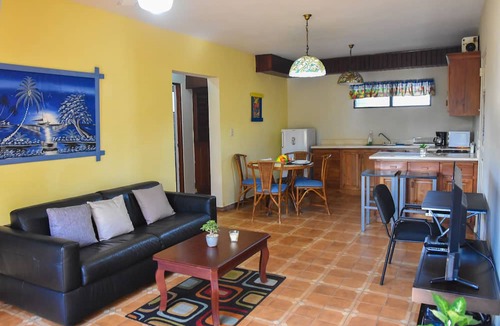 Costambar Apartment | Apartment with pool and balcony for family and pets