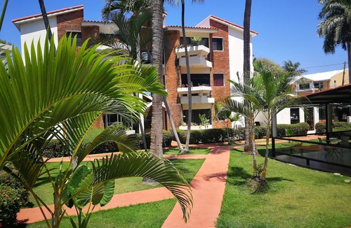Costambar Apartment | Apartment with pool and balcony for family and pets