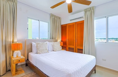 Santo Domingo Apartment | Elegant Sea View 3BD Apt, King Bed, Full AC, Pool.