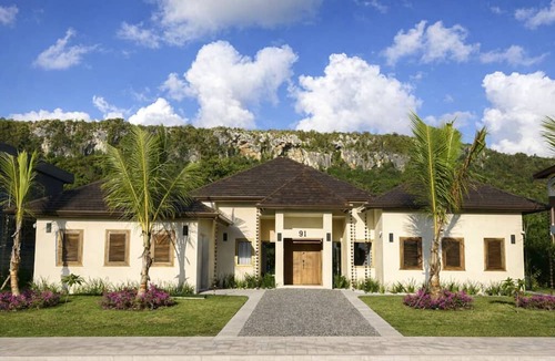Punta Cana Villa | Beautiful 4-bedroom ranch style villa with private pool in Caleton Residences