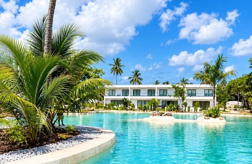 La Iglesia House | Resort-style pool, private jacuzzi, new 3-bedroom villa steps from the beach