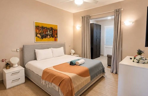 Dominicus Apartment | Sunset Paradise Tracadero Apartment: Sea pools access Private Garden WorkSpace