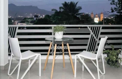 Ensanche Miramar Apartment | Two-Bedroom Apartment with Pool Near the Ocean (C)