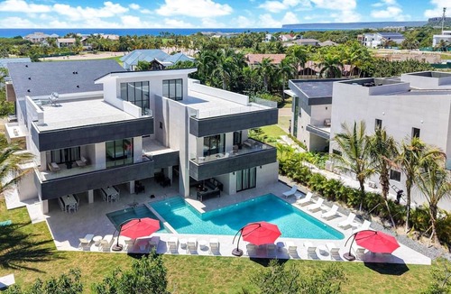 Punta Cana Villa | Las Palmas Estate: 3 luxury villas, pools, Jacuzzis, golf carts & staff