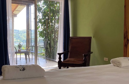 Yaque Arriba Bed & Breakfast | Villas del Lago Resort | Family suite