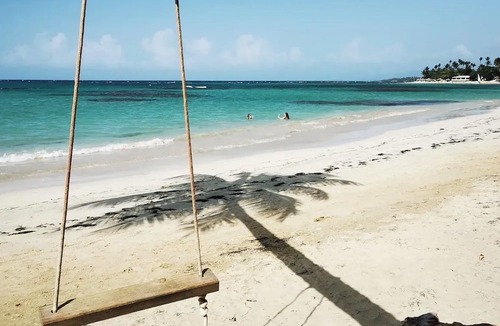 Puerto Bahia House | CasaMara #2, tropical bungalow in Private Residential area walkable to the beach