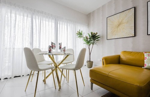 Lope De Vega Condo | Stylish, City Center Condo, Fast Wi-Fi, Full AC.