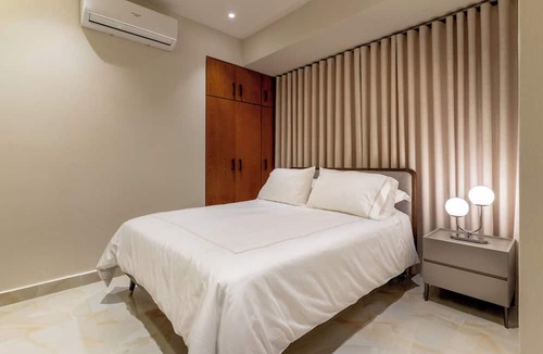 La Arboleda Condo | Luxury Downtown Stay ~ 11th FL ~ Jacuzzi, Gym, City Views @Naco