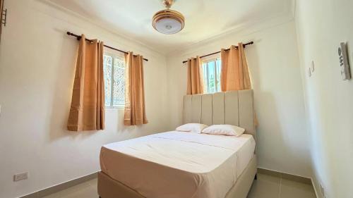 Licey al Medio House | Casa Familiar en Residencia Privada