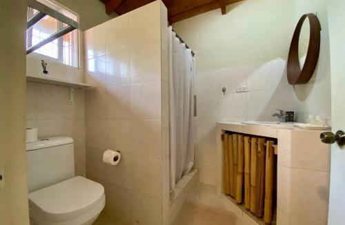 Yaque Arriba House | Villas Del Lago Resort King Room Upper Floor