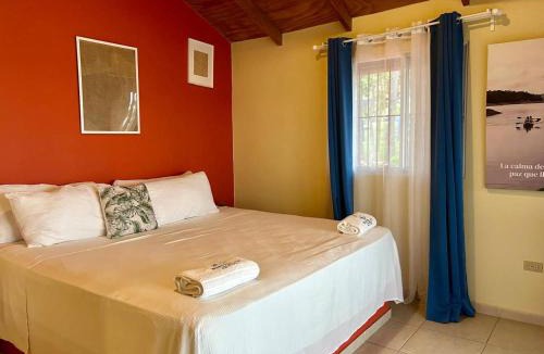 Yaque Arriba House | Villas Del Lago Resort King Room Upper Floor