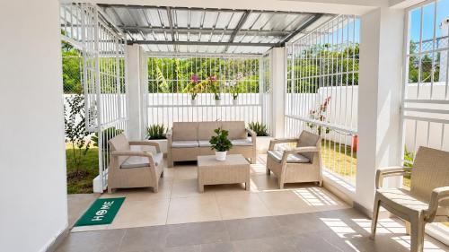 Licey al Medio House | Casa Moderna en Residencial Privado, AC y Parking