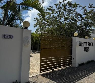 Guayacanes Apartment | The White Rock Hotel B&B