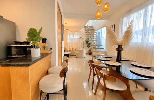Prado Oriental House | Victory
