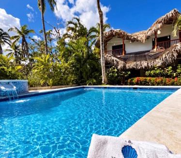 Las Terrenas Villa | Hotel Villas Mana 4 Villas Shared Pool 12 Room 51 Guest
