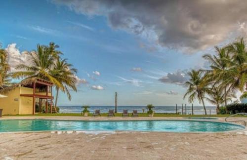 Juan Dolio - El Pueblo Apartment | Ubicación Excepcional Frente Al Mar- Zona De Playa Privada-Piscina- Gazebos-Parqueo-WIFI-Seguridad-Al Lado De Hoteles-Restaurantes-Minimarkets-Bares y Comercios