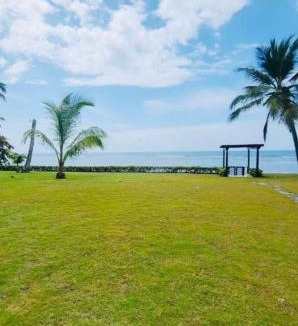 Juan Dolio - El Pueblo Apartment | Ubicación Excepcional Frente Al Mar- Zona De Playa Privada-Piscina- Gazebos-Parqueo-WIFI-Seguridad-Al Lado De Hoteles-Restaurantes-Minimarkets-Bares y Comercios