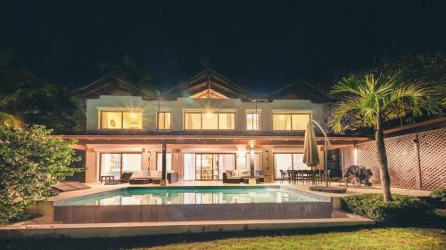 Sanchez Villa | Puerto Bahia Villa Pool BBQ & Amazing views