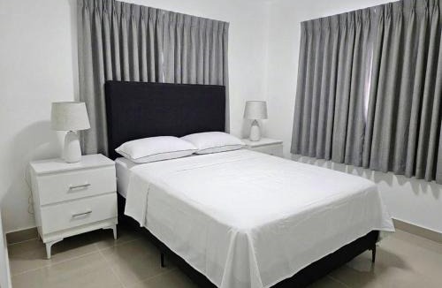 Licey al Medio Apartment | Apartamento Moderno con Piscina, Seguridad y Respaldo Electrico