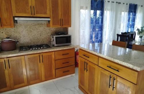 La Vega Province Villa | Hermosa Villa con vista a la montaña, Piscina, BBQ, Jacuzzi, Rio cerca
