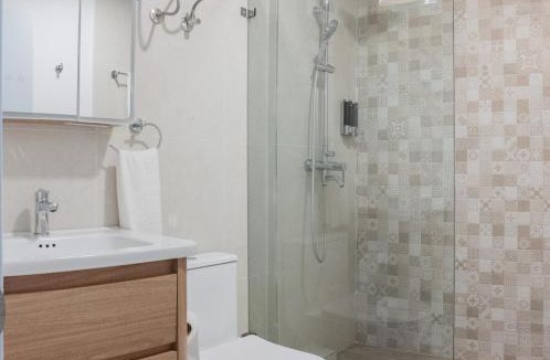 San Anton Apartment | Colonial studio with 2 Beds - Patio Español