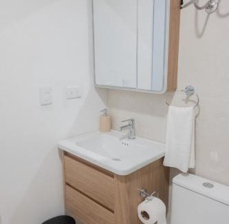 San Anton Apartment | Colonial studio with 2 Beds - Patio Español