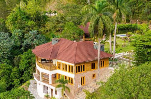 Jarabacoa Villa | Villa Eliana -Mountaintop Views -Infinity Pool