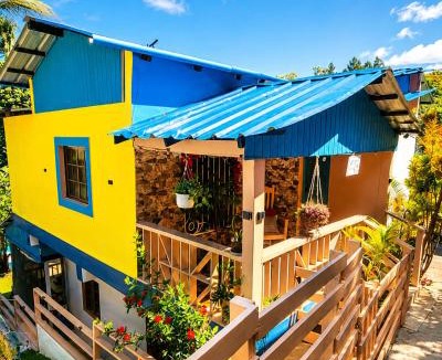 Urbanizacion Raul Ruiz House | spring house jarabacoa descansa fresco en las montaña 3 aires acondicionado capacidad para 10 personas ideal para familias y amigos 4 habitaciones