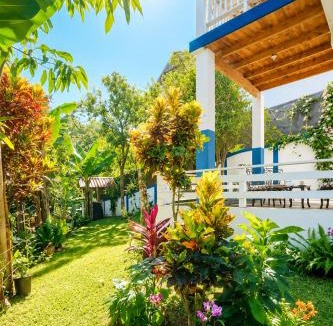 Urbanizacion Raul Ruiz House | spring house jarabacoa bbq ,piscina privada, Wi-Fi deco 10 huéspedes 3 baños, 2 aires A C 4 habitaciones