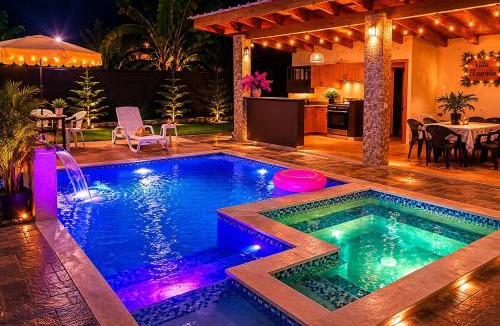 La Vega Province Villa | Hermosa Villa con vista a la montaña, Piscina, BBQ, Jacuzzi, Rio cerca