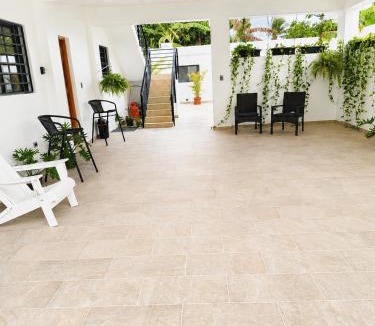Buena Vista Sur House | 5 min walk to La Romana Cruise Port Casa 4 dormitorios